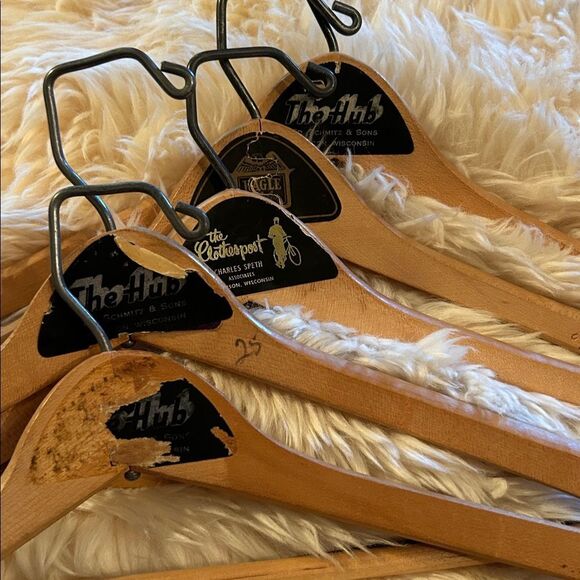 Five vintage wooden hangers with dowel USA made tongue and groove 5 hangers - Picture 8 of 8